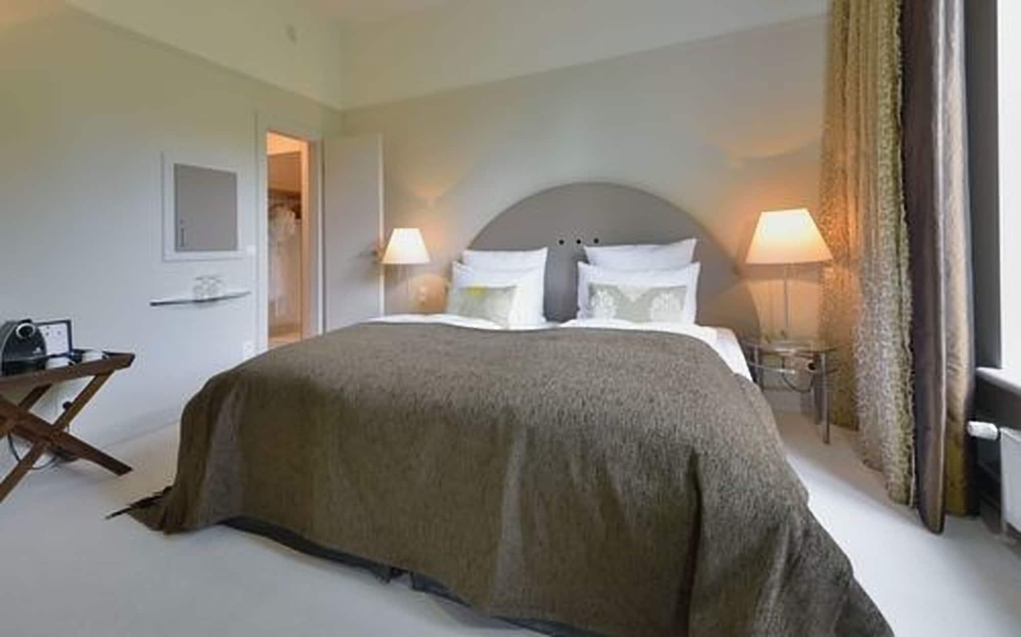 Privathotel Lindtner Hamburg Exterior photo A bedroom at the hotel