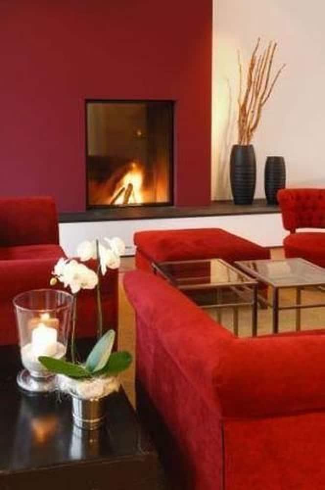 Privathotel Lindtner Hamburg Interior photo A fireplace in a home
