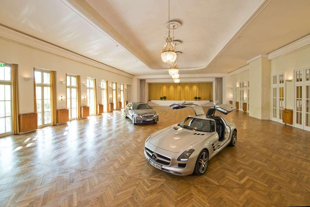 Privathotel Lindtner Hamburg Facilities photo Mercedes-Benz Museum