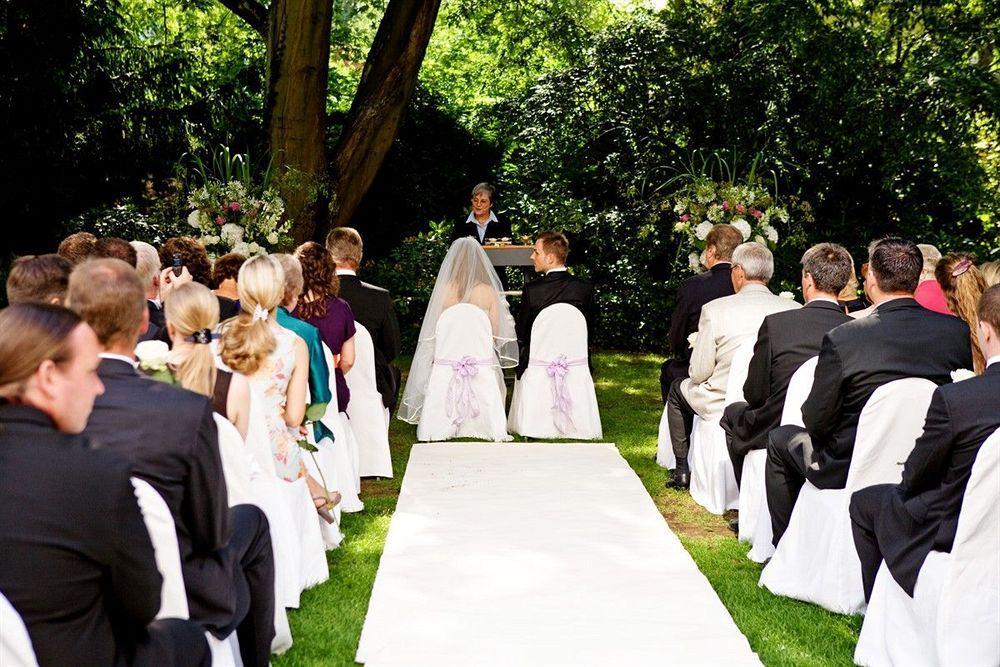Privathotel Lindtner Hamburg Exterior photo A wedding ceremony
