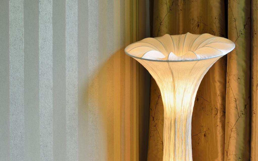 Privathotel Lindtner Hamburg Exterior photo A floor lamp