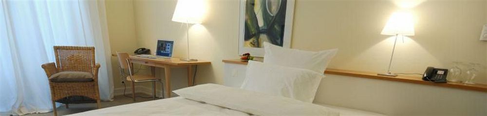 Privathotel Lindtner Hamburg Exterior photo A room at the hotel