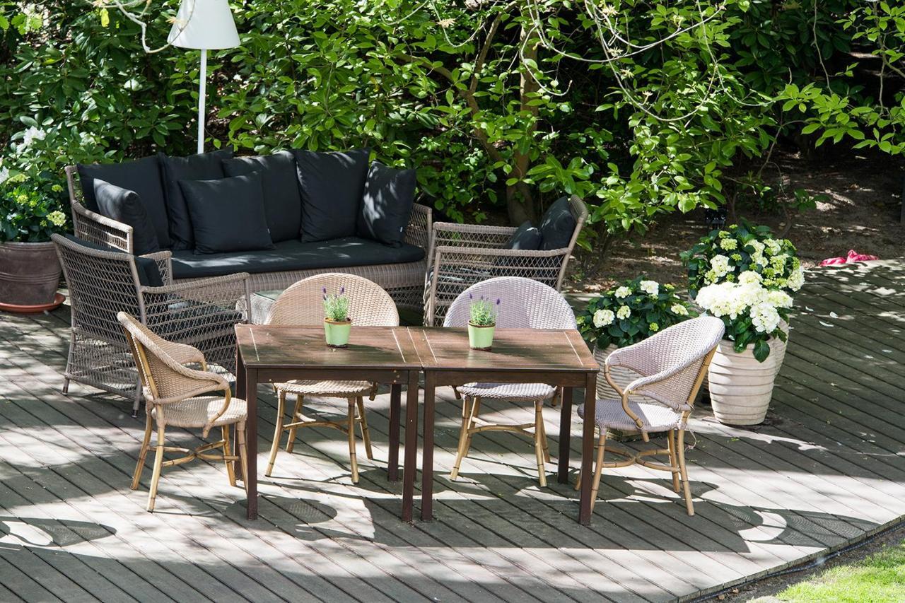 Privathotel Lindtner Hamburg Exterior photo Garden furniture